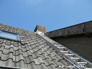Ladder tegen het dak